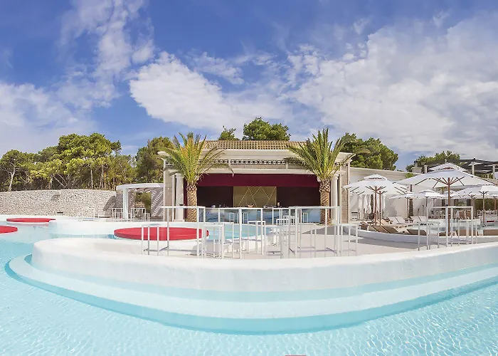 Amadria Park Ivan מלון 4*